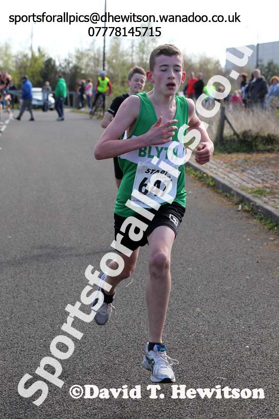 Under-13s boys, Elswick Harriers Relays, Newburn. Photo: David T. Hewitson/Sports for All Pics